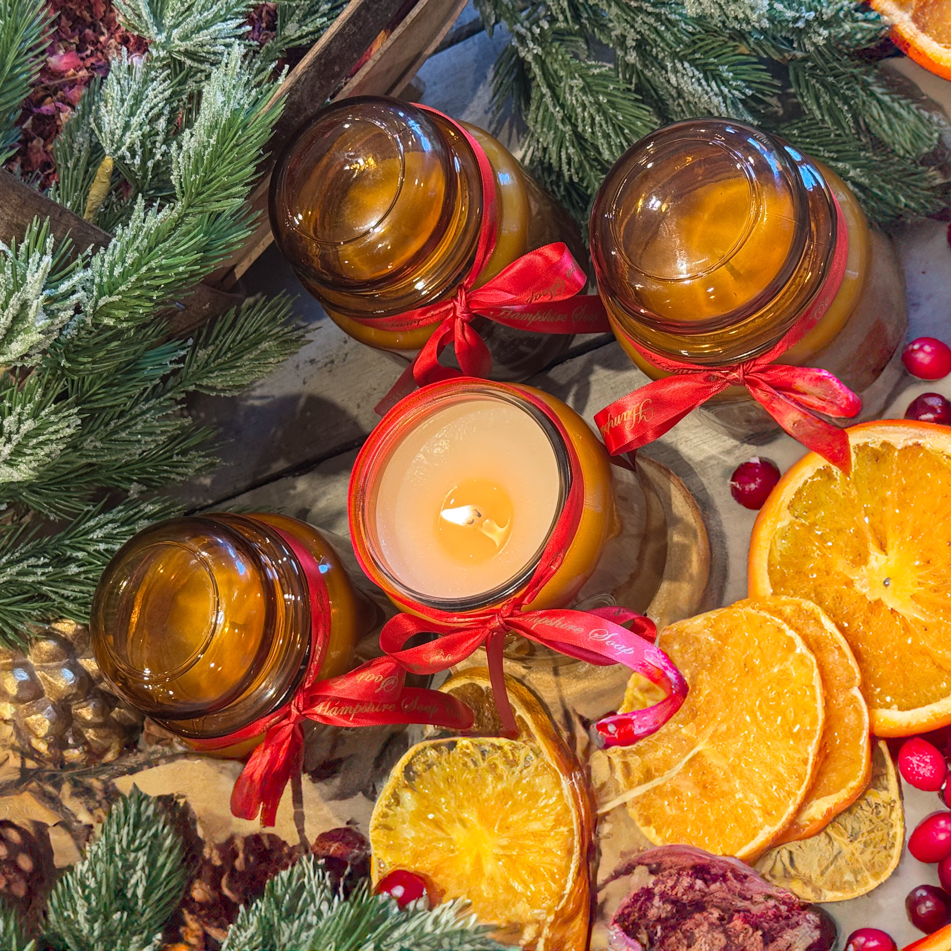 Orange, Cranberry & Cinnamon - Bright citrus and tart cranberry meet warming spice in this cheerful, festive fragrance.
