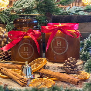 Christmas Spice - Zesty orange and warm cinnamon combine in a timeless holiday classic that feels like Christmas morning.